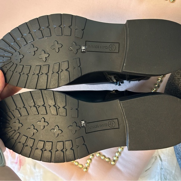 NWOT Giani Bernini Faux Leather Buckled Ankle Booties with Zipper & Memory Foam - Picture 7 of 7